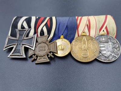 老王徽章拍卖第二十三期 - 德国一战五联排奖章   背面带厂标  包含二级铁十字勋章、军事版兴登堡奖章、二级长期服役奖章、奥地利一战纪念章、匈牙利一战纪念章