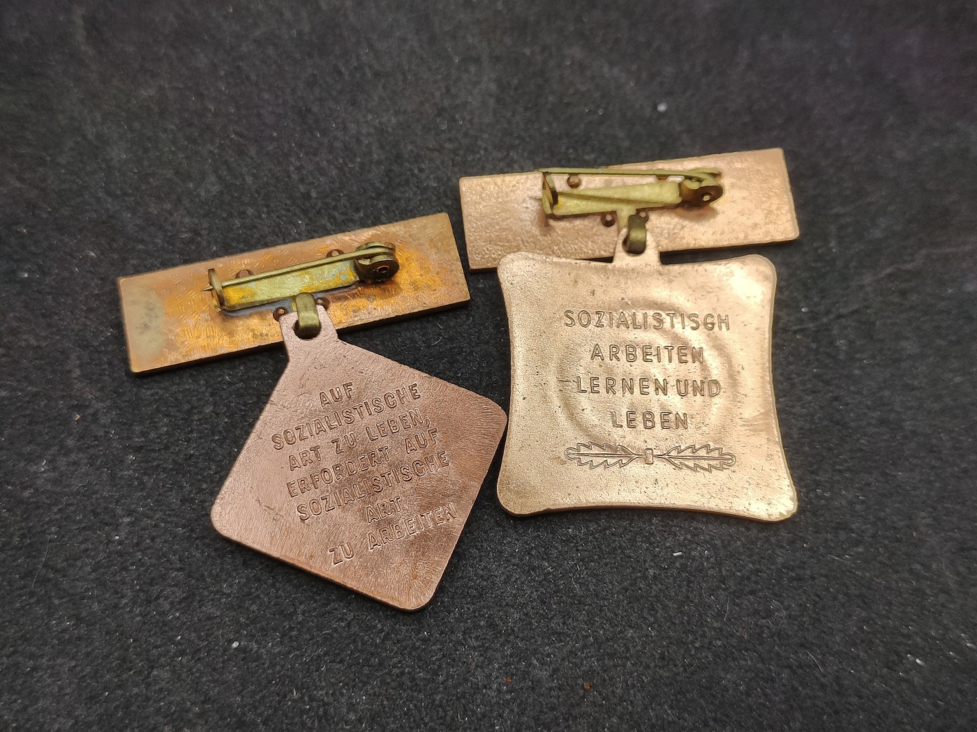 全场0元起拍 第126期 咸鱼国勋章拍卖专场 1月17日（周三）下午6：00开始 东德劳动奖章两个 稀有二次获得