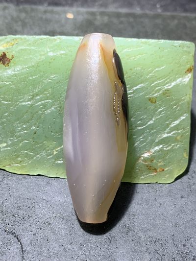 精美亚光高玉化巴西玛瑙手工俏色巧雕一心向佛，禅字桶珠一个！ 精美亚光高玉化巴西玛瑙手工俏色巧雕一心向佛，禅字桶珠一个！