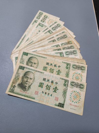 2024010纸币专场 - 中国台湾100元 30张原票旧品