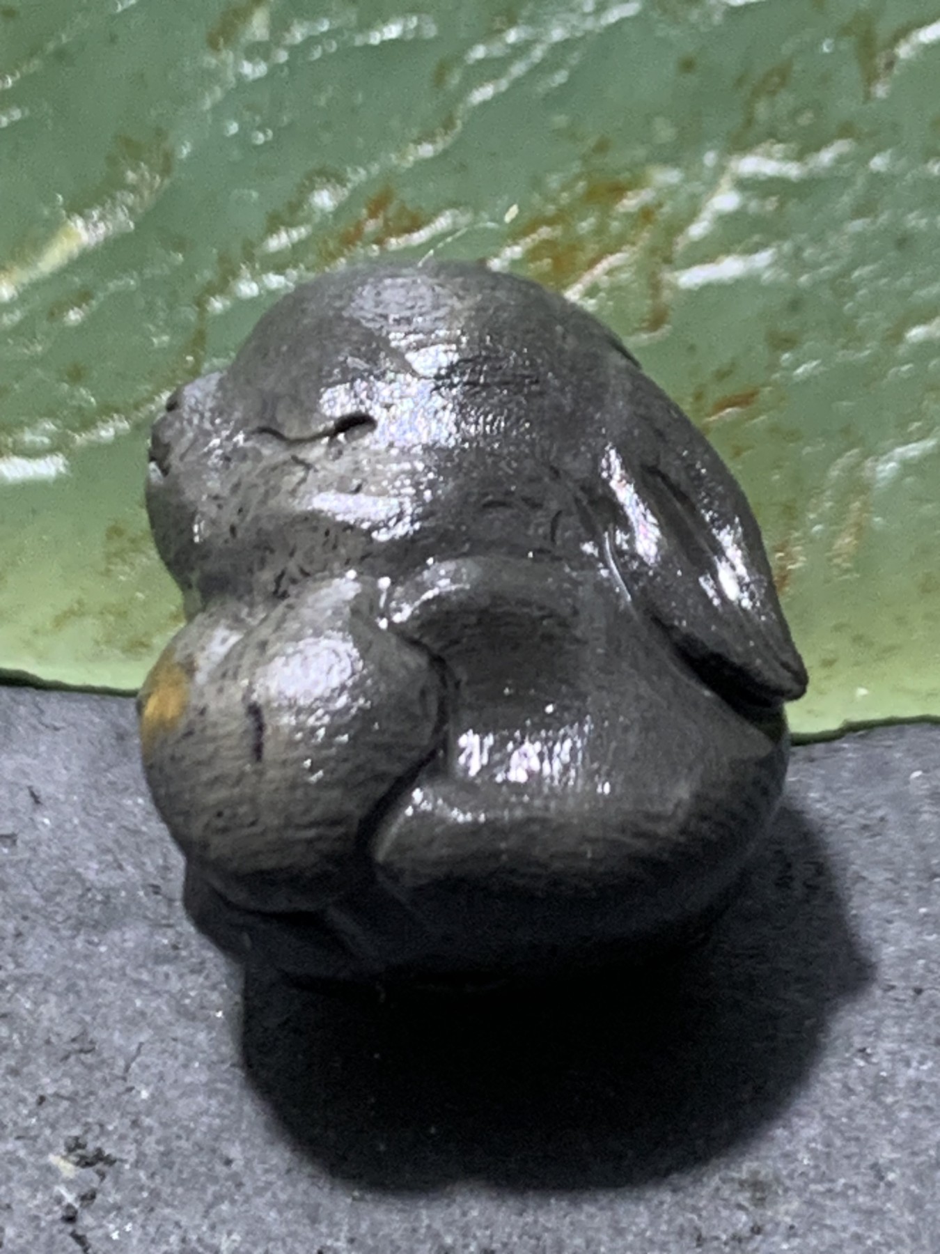 精美亚光戈壁彩玉雕刻爱心兔珠子一个！