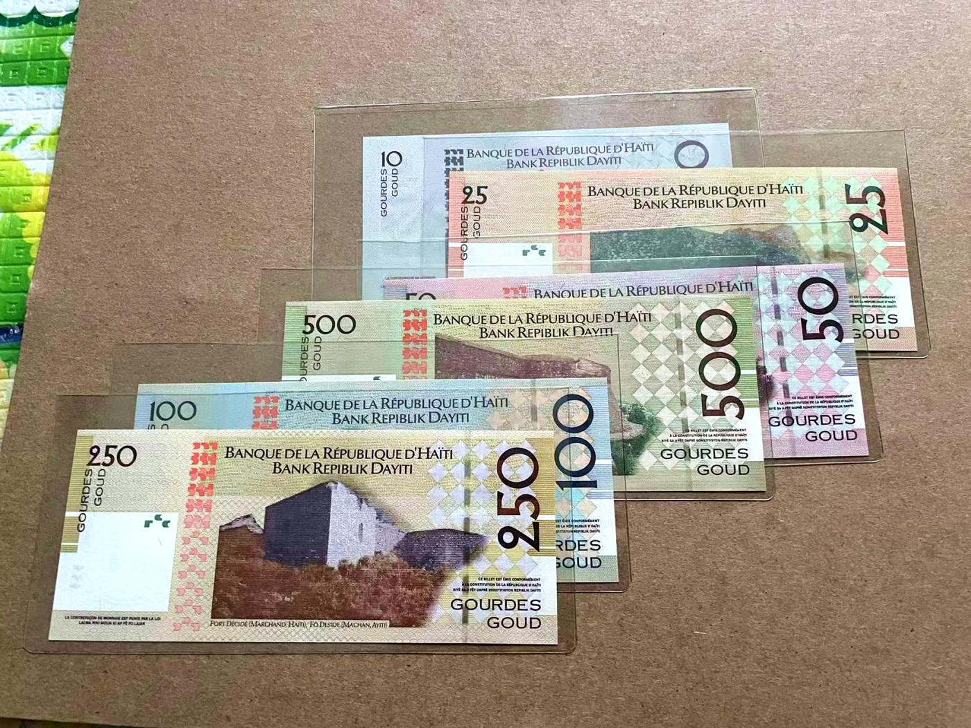 【Blue Auction】✨世界纸币精拍第421期【精】 【一组6张 A冠87小号全同套】海地 2004年10-500古德 全新UNC