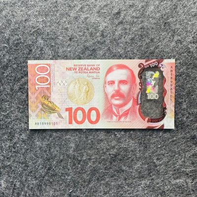 新西兰2018年100元塑料钞，新签名，倒置号 - 新西兰2018年100元塑料钞，新签名，倒置号