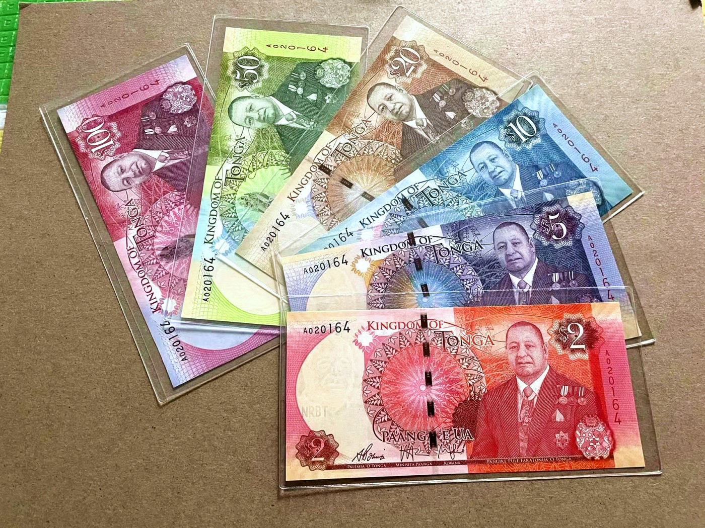 【Blue Auction】✨世界纸币精拍第421期【精】 【一组6张 A冠20164号全同套】汤加 2015年2-100潘哥 全新UNC