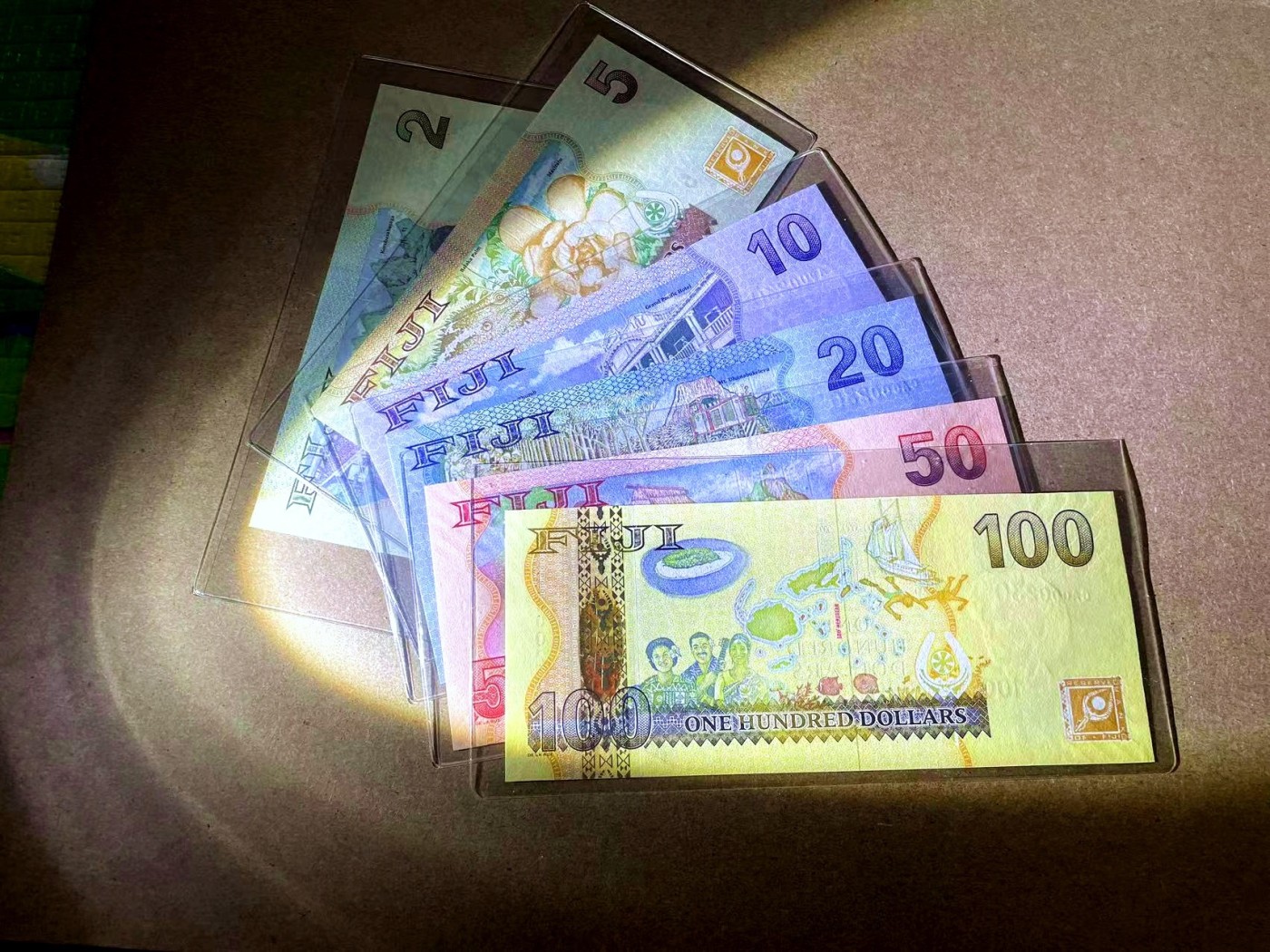 【Blue Auction】✨世界纸币精拍第421期【精】 【一组6张 CA首发冠230小号全同套】斐济 2007年2-100元 女王 全新UNC 