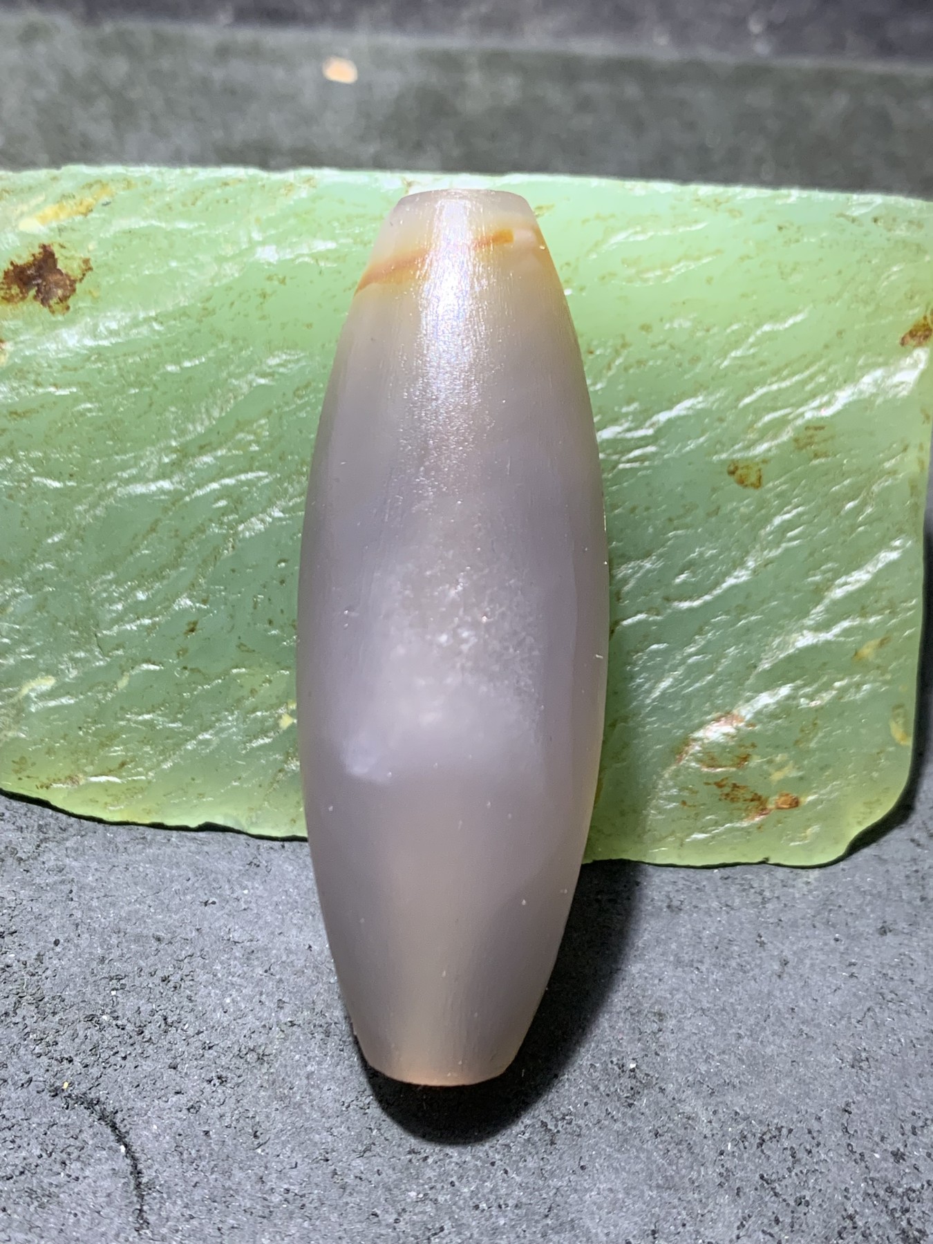 精美亚光高玉化巴西玛瑙手工俏色巧雕一心向佛，禅字桶珠一个！