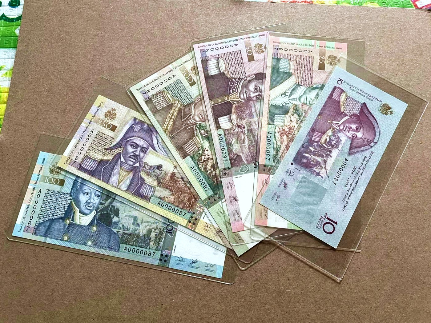 【Blue Auction】✨世界纸币精拍第421期【精】 【一组6张 A冠87小号全同套】海地 2004年10-500古德 全新UNC