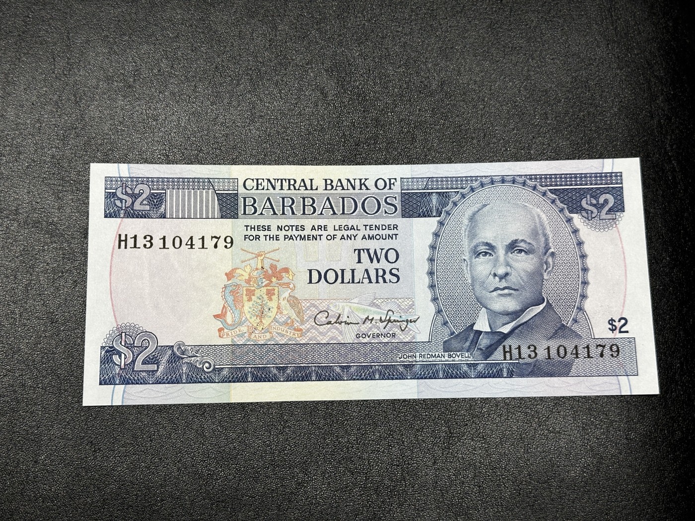 《外钞收藏家》第三百三十二期 加勒比四国专场（伯利兹/巴哈马/巴巴多斯/开曼） 巴巴多斯1993年2元（P42），俗称刘德华 全新UNC