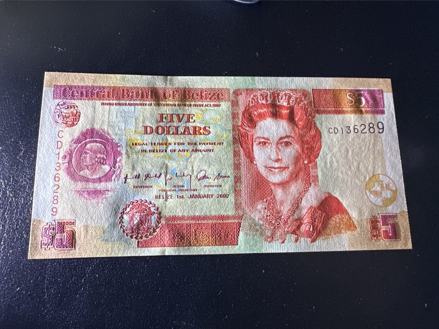 《外钞收藏家》第三百三十二期 加勒比四国专场（伯利兹/巴哈马/巴巴多斯/开曼） 伯利兹2002年5元（P61） 全新UNC