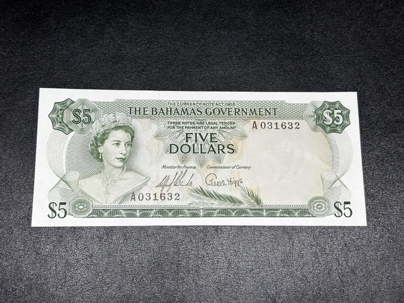 《外钞收藏家》第三百三十二期 加勒比四国专场（伯利兹/巴哈马/巴巴多斯/开曼） 巴哈马1965年5元，双签（P20） 全新UNC