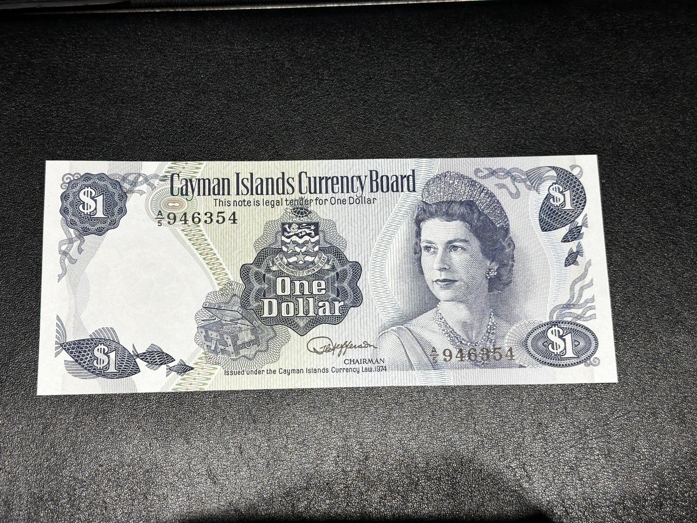 《外钞收藏家》第三百三十二期 加勒比四国专场（伯利兹/巴哈马/巴巴多斯/开曼） 开曼群岛1974年1元（P5） 全新UNC