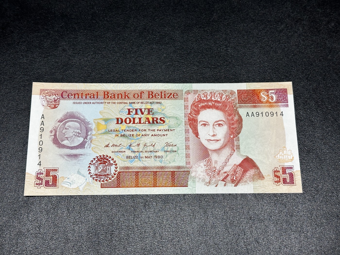 《外钞收藏家》第三百三十二期 加勒比四国专场（伯利兹/巴哈马/巴巴多斯/开曼） 伯利兹1990年5元（P53） 全新UNC