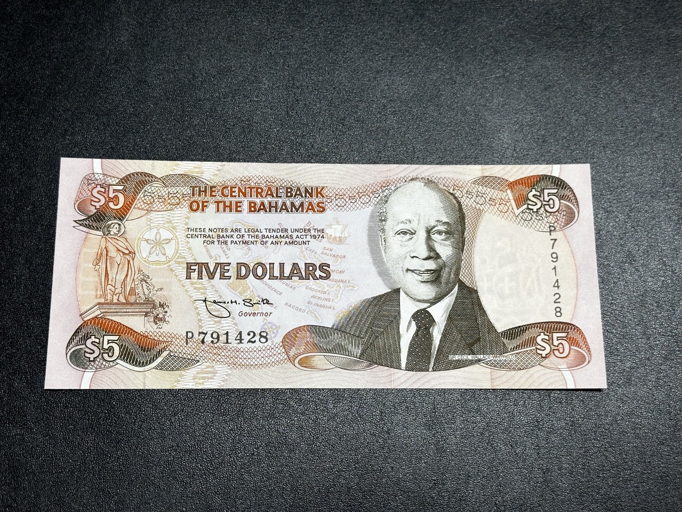 《外钞收藏家》第三百三十二期 加勒比四国专场（伯利兹/巴哈马/巴巴多斯/开曼） 巴哈马1995年5元（P52） 全新UNC