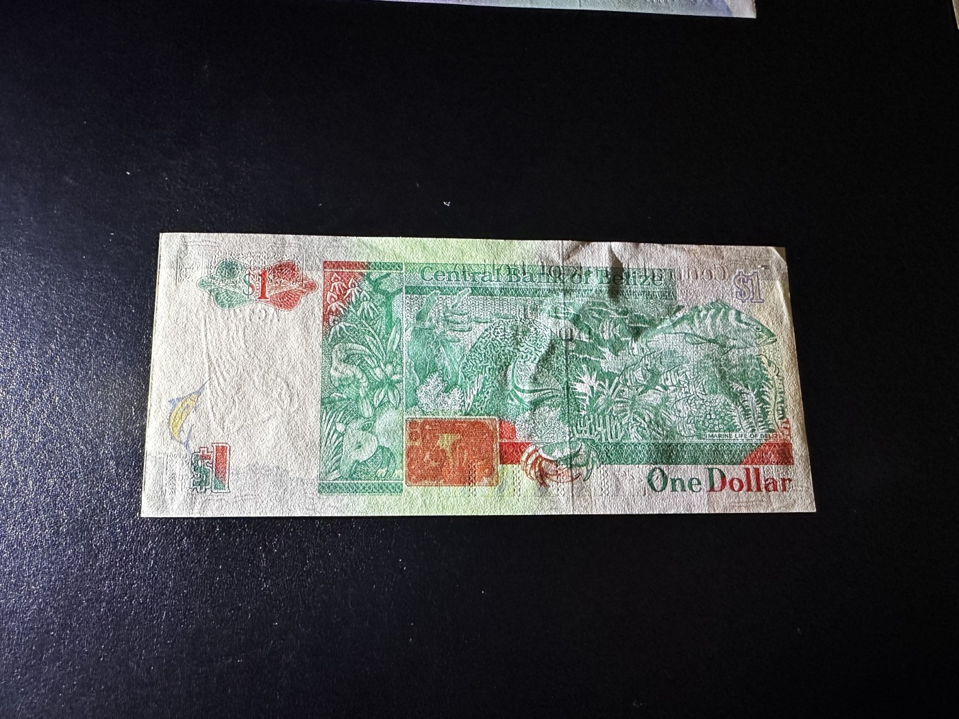 《外钞收藏家》第三百三十二期 加勒比四国专场（伯利兹/巴哈马/巴巴多斯/开曼） 伯利兹1990年1元（P51） UNC-有一个角压到了