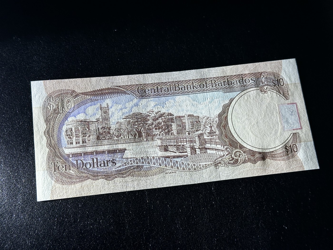 《外钞收藏家》第三百三十二期 加勒比四国专场（伯利兹/巴哈马/巴巴多斯/开曼） 巴巴多斯1986年10元（P38） 全新UNC