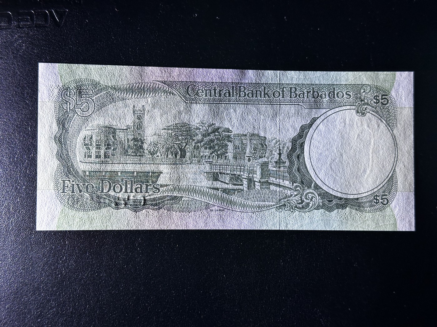 《外钞收藏家》第三百三十二期 加勒比四国专场（伯利兹/巴哈马/巴巴多斯/开曼） 巴巴多斯1993年5元（P43） 全新UNC