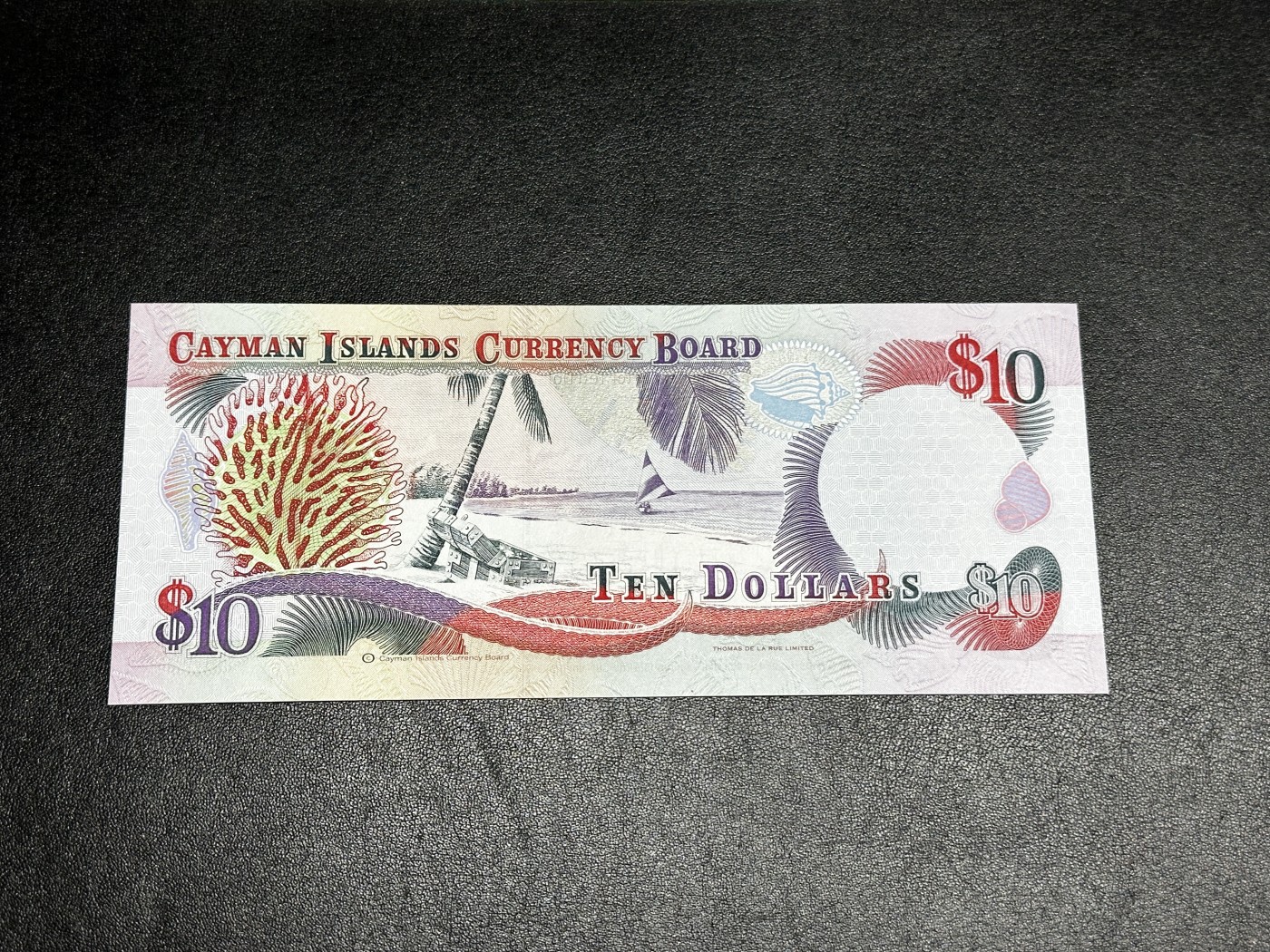 《外钞收藏家》第三百三十二期 加勒比四国专场（伯利兹/巴哈马/巴巴多斯/开曼） 开曼群岛1996年10元（P18） 全新UNC