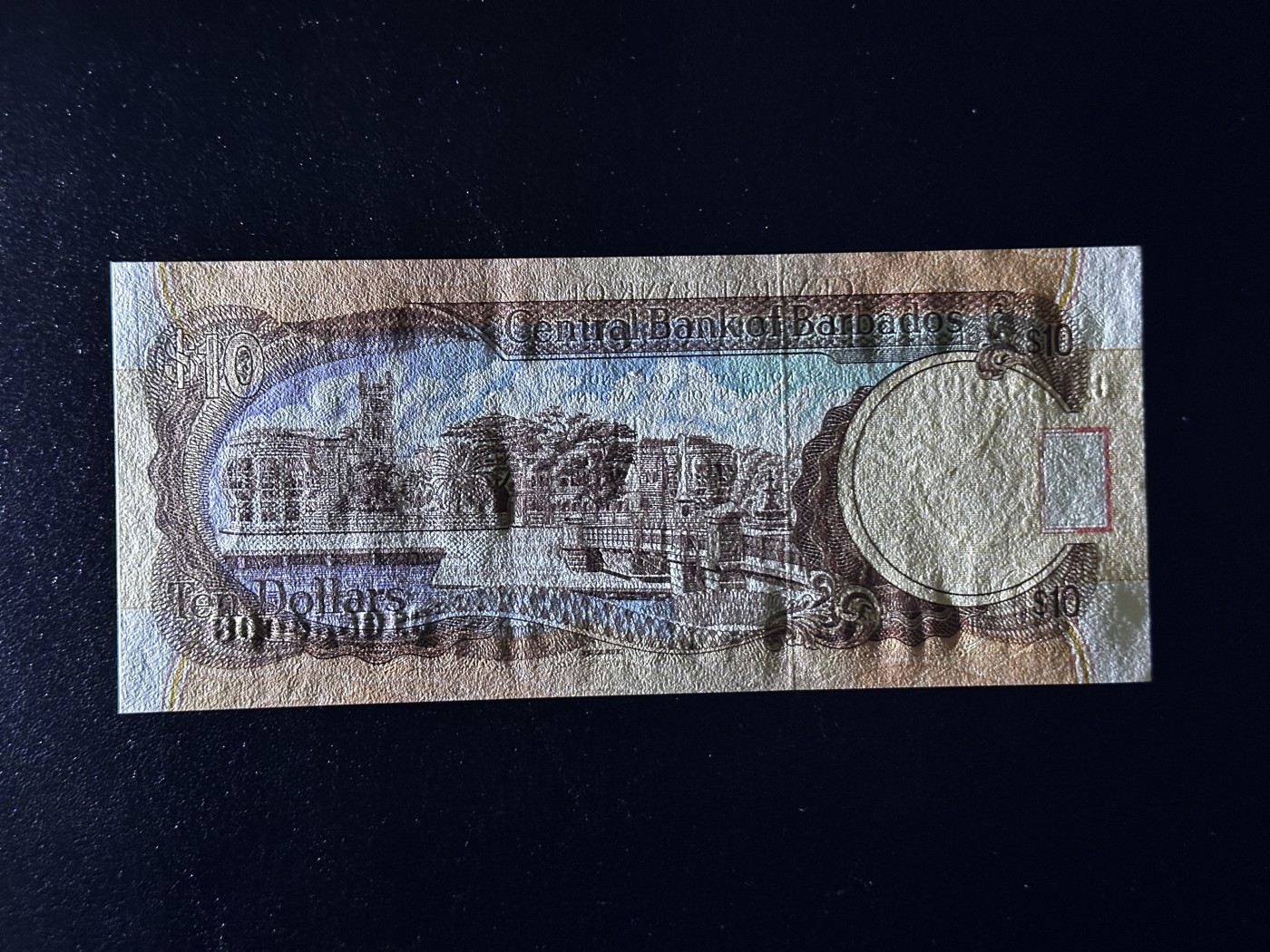 《外钞收藏家》第三百三十二期 加勒比四国专场（伯利兹/巴哈马/巴巴多斯/开曼） 巴巴多斯1995年10元（P48） 全新UNC