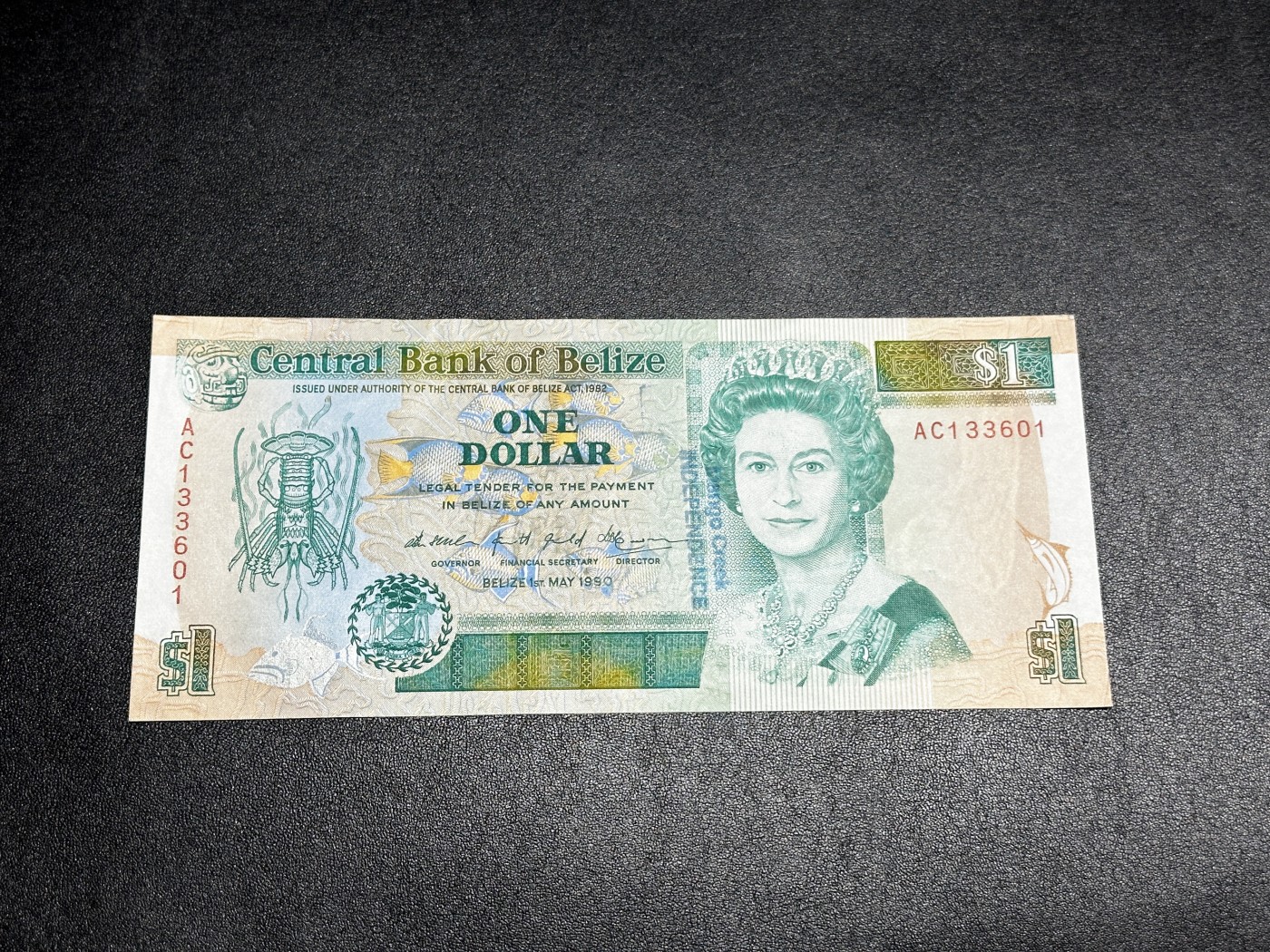 《外钞收藏家》第三百三十二期 加勒比四国专场（伯利兹/巴哈马/巴巴多斯/开曼） 伯利兹1990年1元（P51） UNC-有一个角压到了