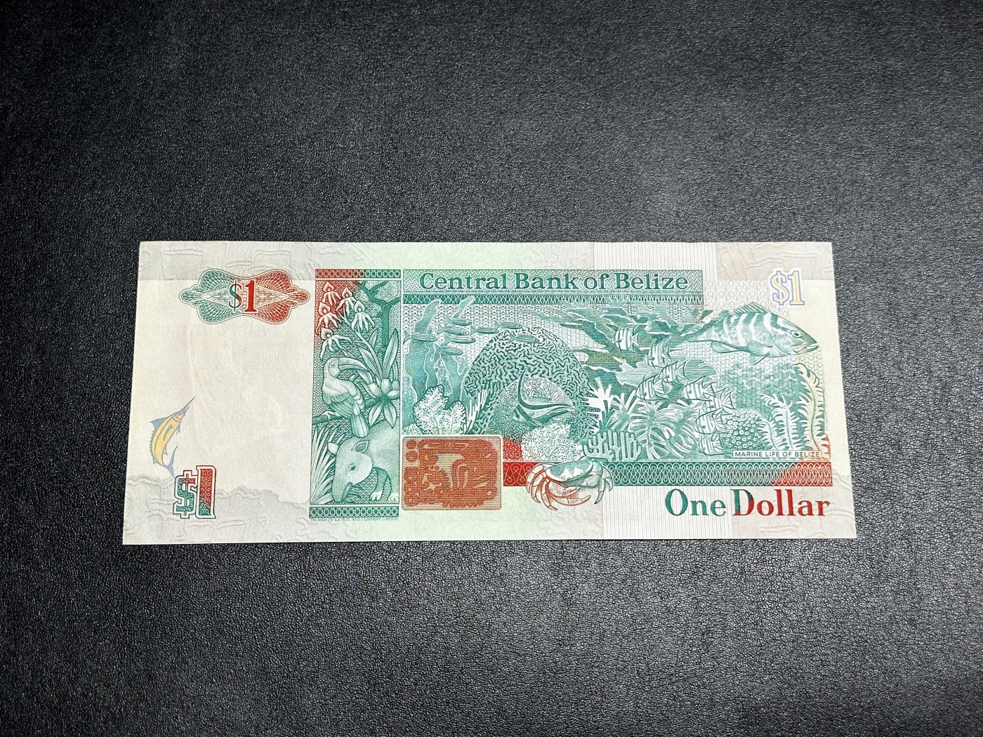 《外钞收藏家》第三百三十二期 加勒比四国专场（伯利兹/巴哈马/巴巴多斯/开曼） 伯利兹1990年1元（P51） UNC-有一个角压到了