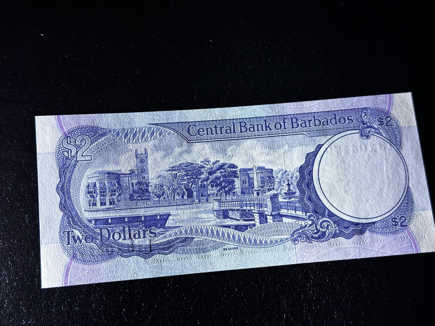 《外钞收藏家》第三百三十二期 加勒比四国专场（伯利兹/巴哈马/巴巴多斯/开曼） 巴巴多斯1993年2元（P42），俗称刘德华 全新UNC