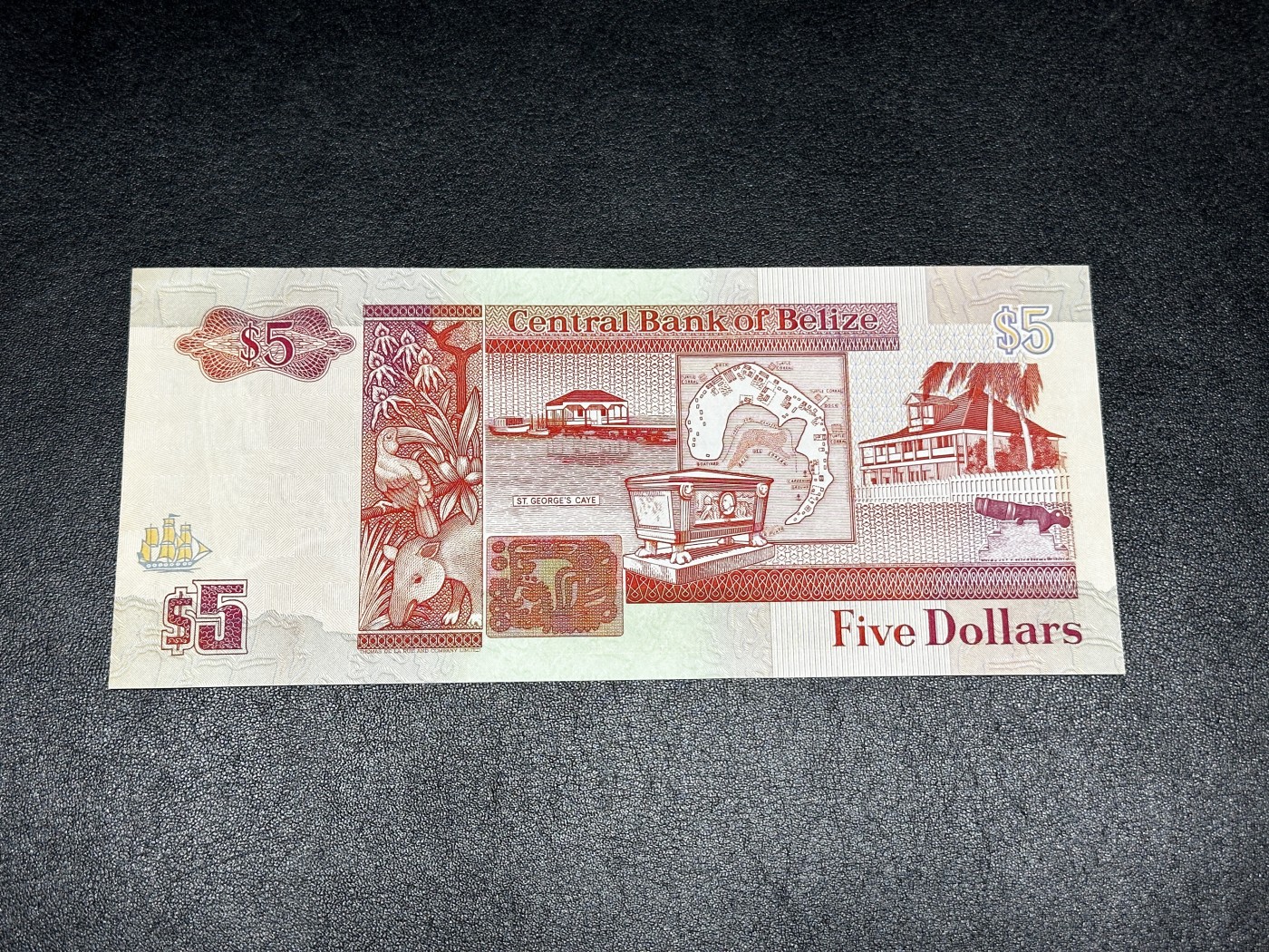 《外钞收藏家》第三百三十二期 加勒比四国专场（伯利兹/巴哈马/巴巴多斯/开曼） 伯利兹1990年5元（P53） 全新UNC