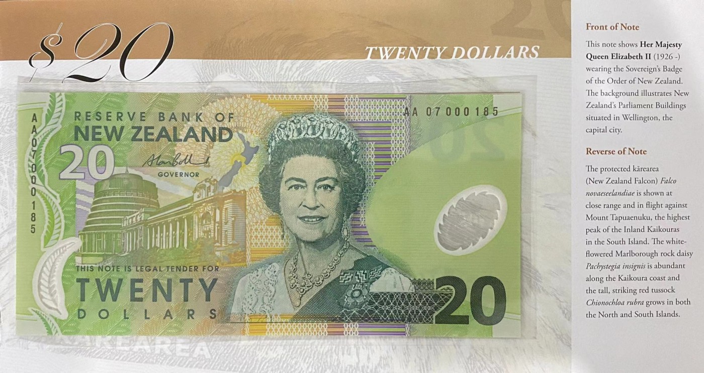 《外钞收藏家》第三百三十一期 全新UNC 新西兰5-100元 2007年 塑料钞 AA冠+全同号+无47+百位号（带册子）