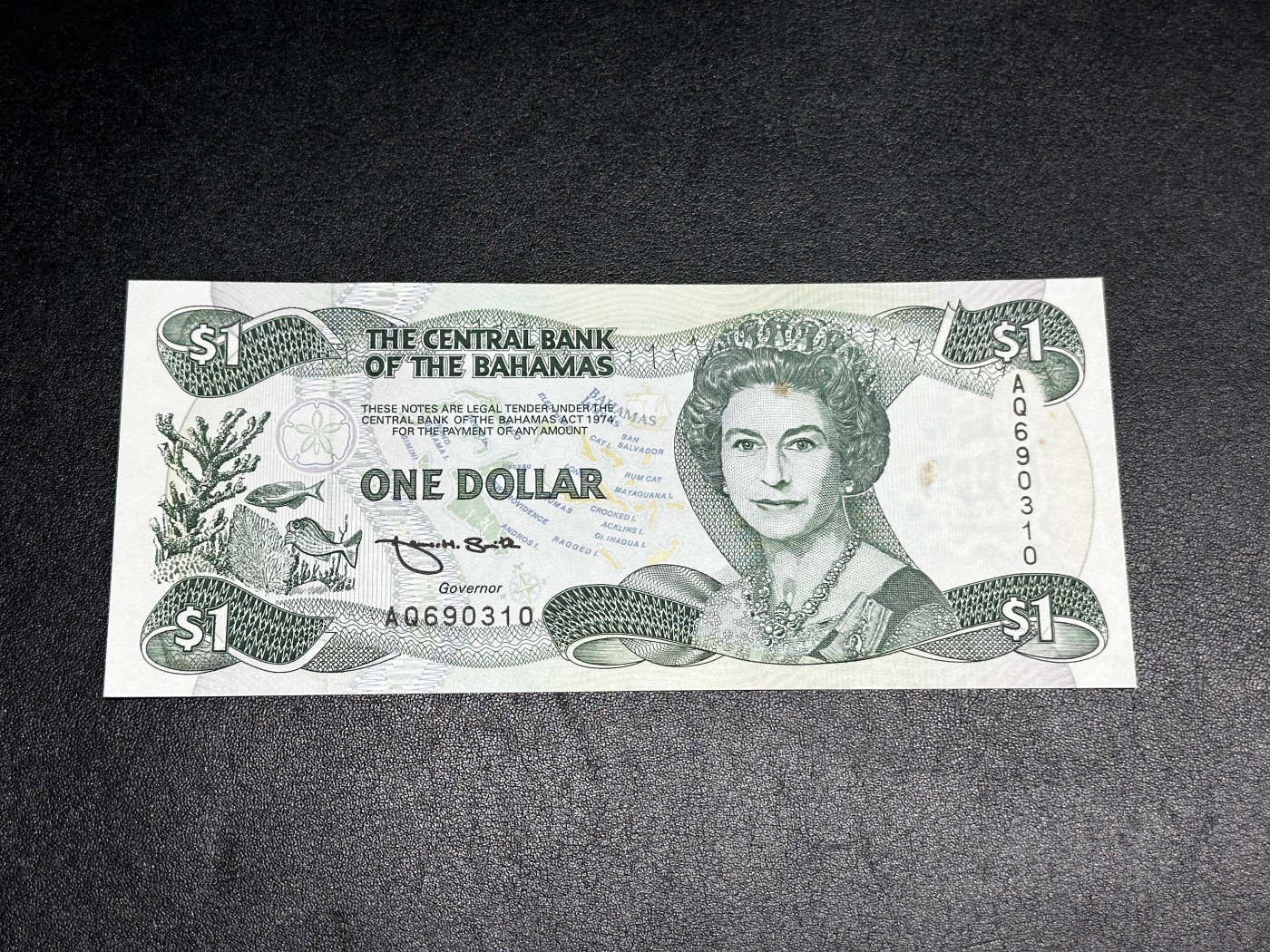 《外钞收藏家》第三百三十二期 加勒比四国专场（伯利兹/巴哈马/巴巴多斯/开曼） 巴哈马1992年1元（P51）有潮版和黄斑