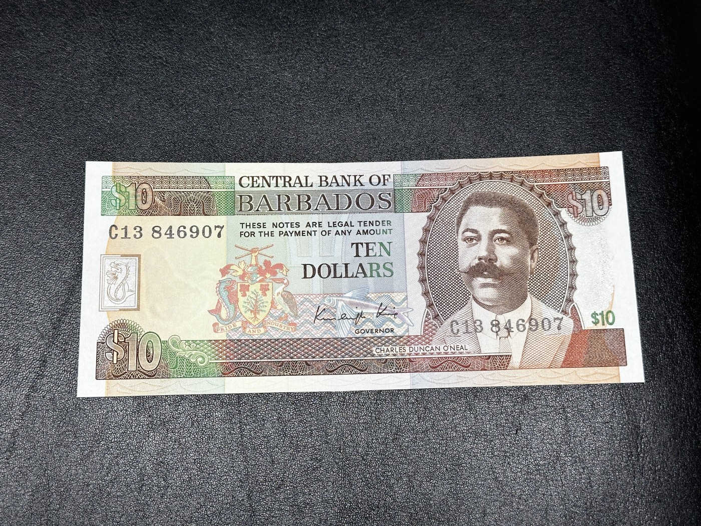 《外钞收藏家》第三百三十二期 加勒比四国专场（伯利兹/巴哈马/巴巴多斯/开曼） 巴巴多斯1986年10元（P38） 全新UNC