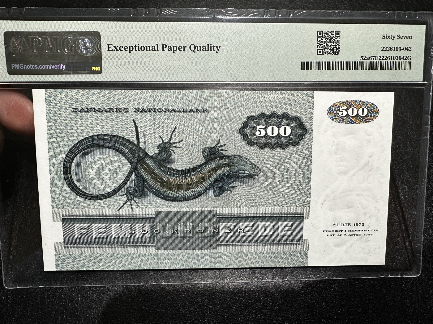 《外钞收藏家》第三百三十一期 1972年丹麦动物版500克朗  大蜥蜴 初版 AA冠 无47 PMG67