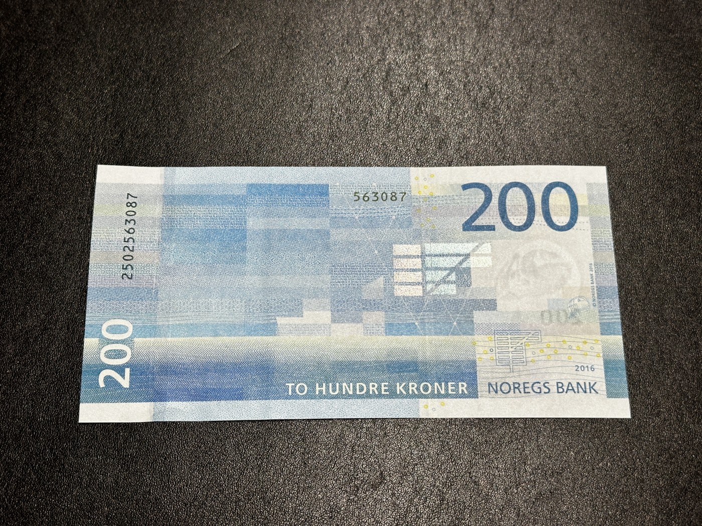 《外钞收藏家》第三百三十一期 最新版挪威200克朗 全新UNC（尾07）