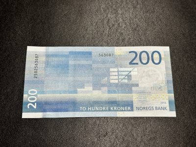 《外钞收藏家》第三百三十一期 - 最新版挪威200克朗 全新UNC（尾07）