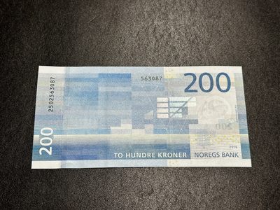 《外钞收藏家》第三百三十一期 - 最新版挪威200克朗 全新UNC（尾07）