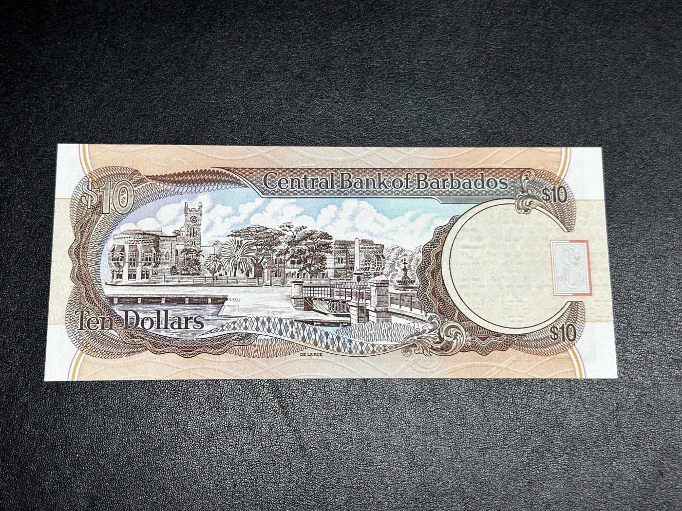 《外钞收藏家》第三百三十二期 加勒比四国专场（伯利兹/巴哈马/巴巴多斯/开曼） 巴巴多斯1995年10元（P48） 全新UNC