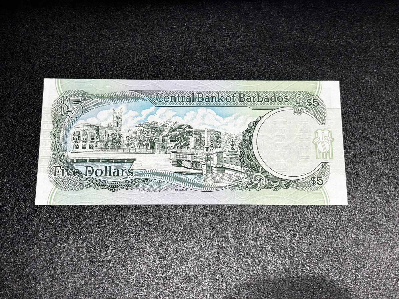 《外钞收藏家》第三百三十二期 加勒比四国专场（伯利兹/巴哈马/巴巴多斯/开曼） 巴巴多斯1996年5元（P47） 全新UNC