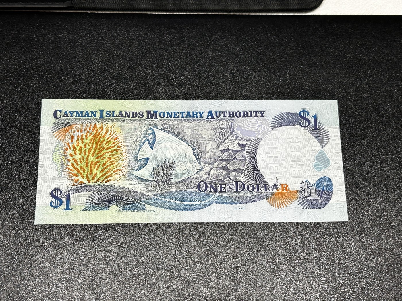 《外钞收藏家》第三百三十二期 加勒比四国专场（伯利兹/巴哈马/巴巴多斯/开曼） 开曼群岛1998年1元（P21） 全新UNC