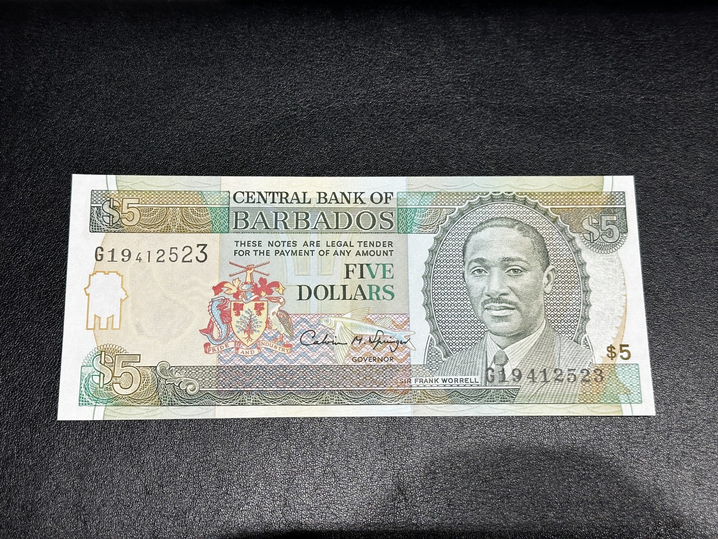 《外钞收藏家》第三百三十二期 加勒比四国专场（伯利兹/巴哈马/巴巴多斯/开曼） 巴巴多斯1996年5元（P47） 全新UNC