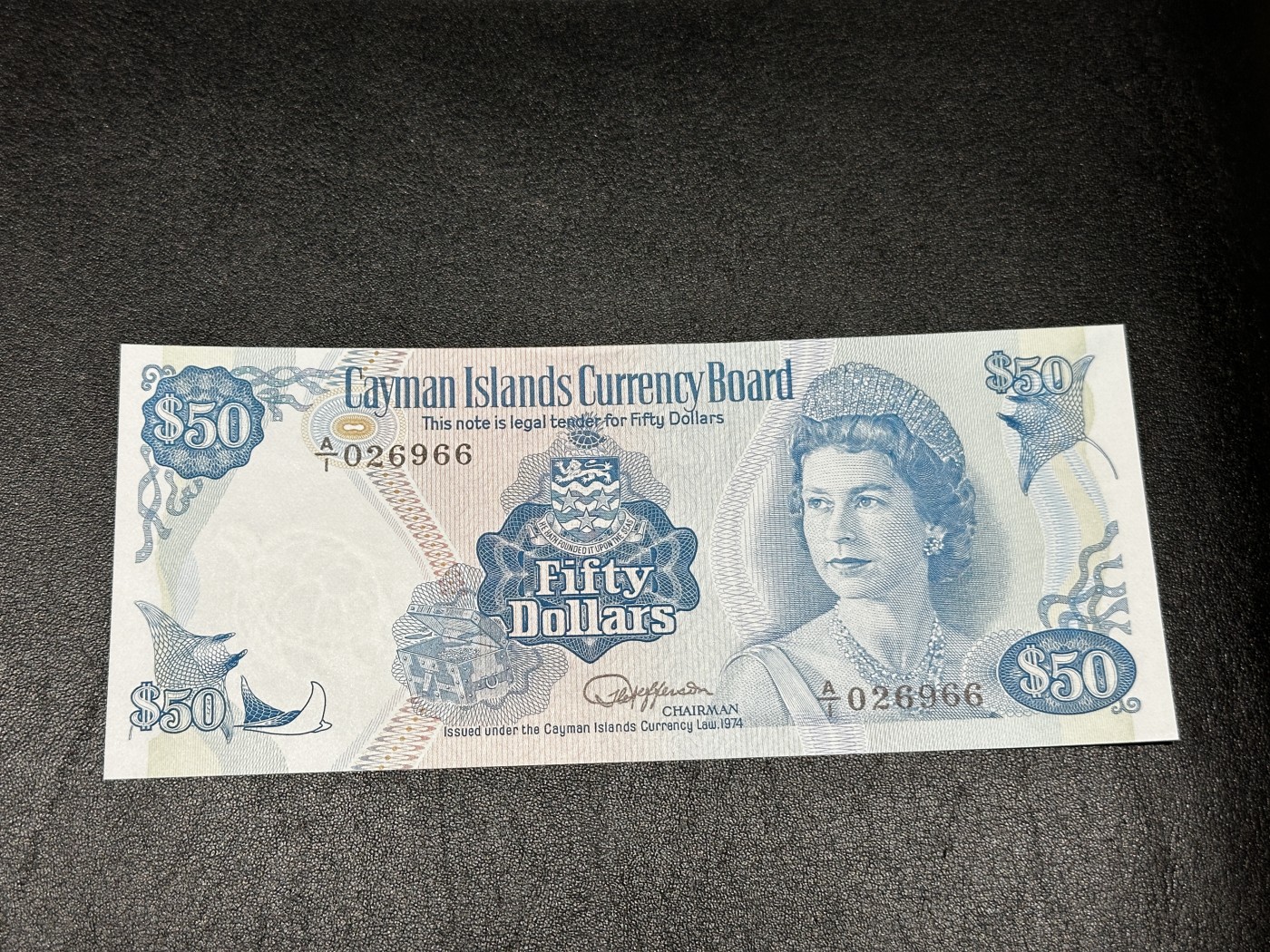 《外钞收藏家》第三百三十二期 加勒比四国专场（伯利兹/巴哈马/巴巴多斯/开曼） 开曼群岛1974年50元（P10），高面值，难得 全新UNC