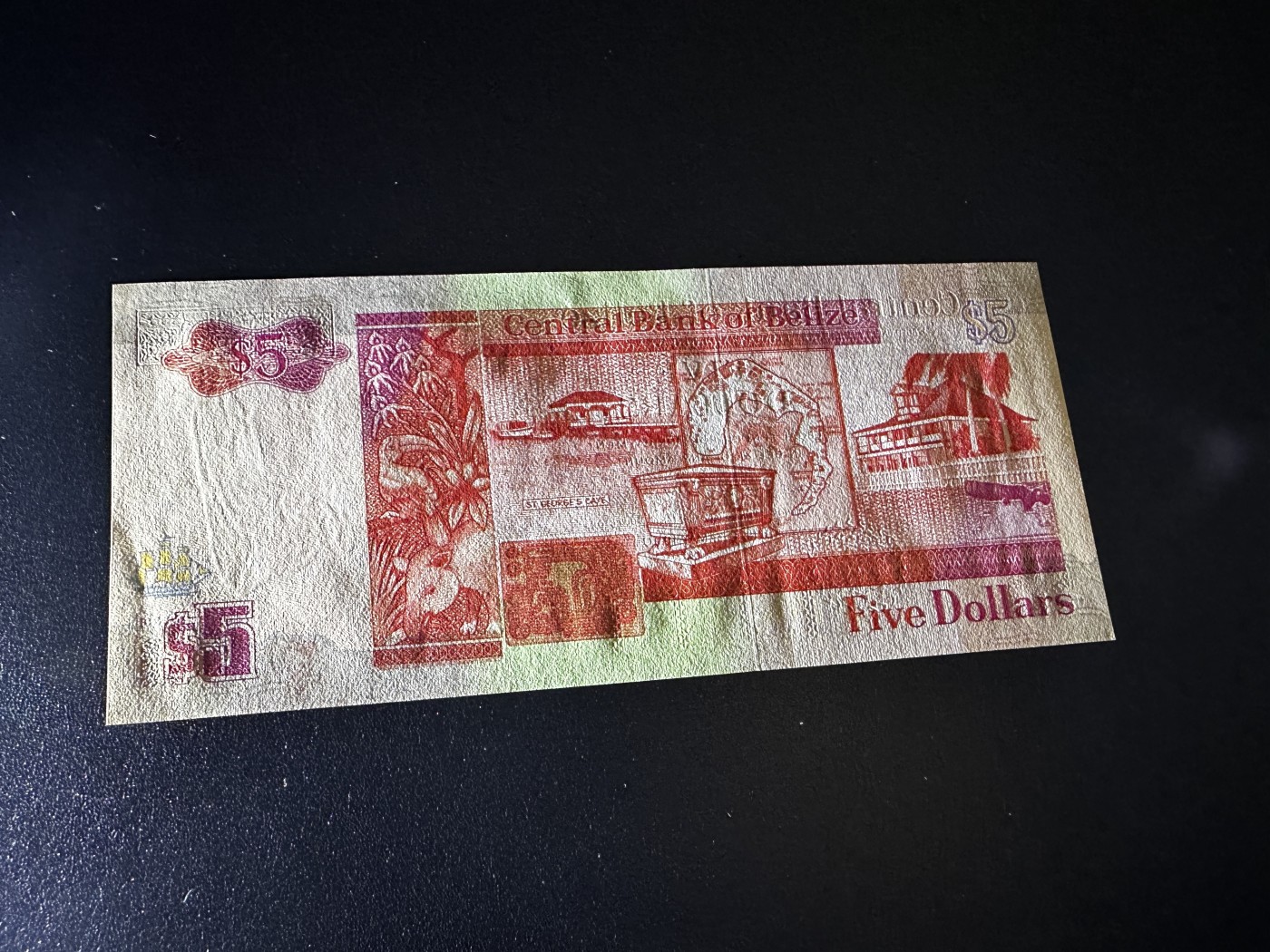 《外钞收藏家》第三百三十二期 加勒比四国专场（伯利兹/巴哈马/巴巴多斯/开曼） 伯利兹1990年5元（P53） 全新UNC