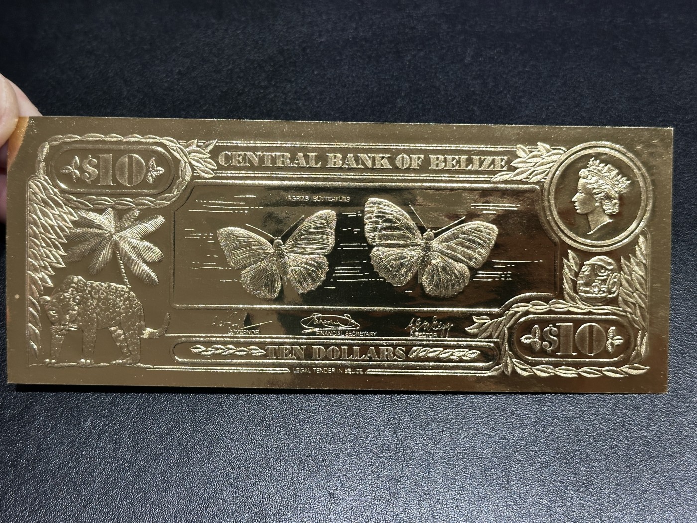 《外钞收藏家》第三百三十二期 加勒比四国专场（伯利兹/巴哈马/巴巴多斯/开曼） 伯利兹1984年发行10元金箔收藏系列钞，756号券 全新UNC