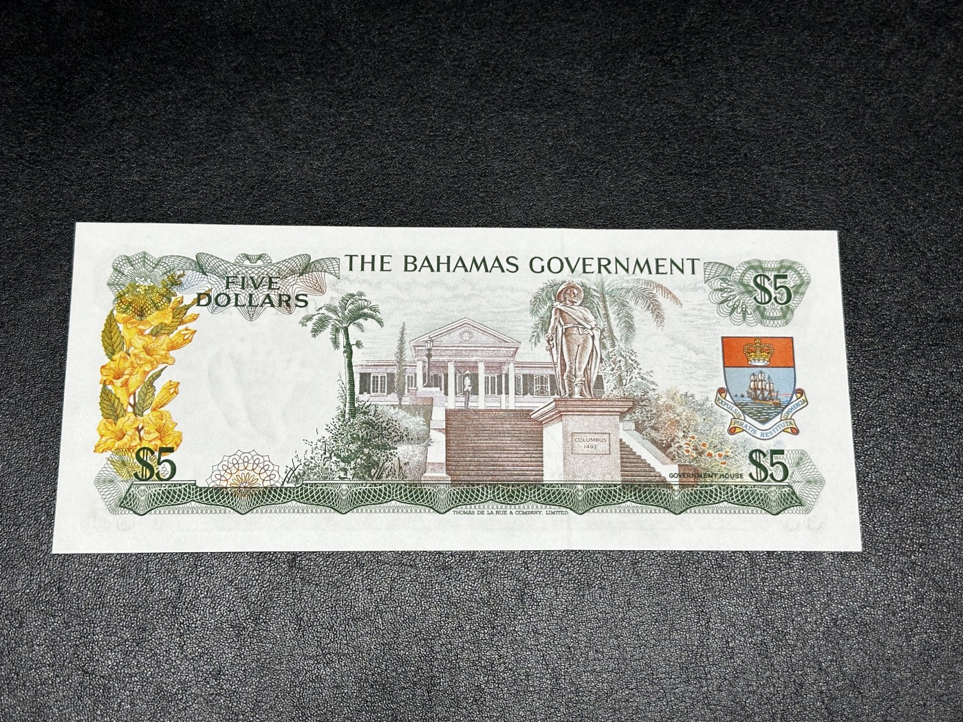 《外钞收藏家》第三百三十二期 加勒比四国专场（伯利兹/巴哈马/巴巴多斯/开曼） 巴哈马1965年5元，双签（P20） 全新UNC