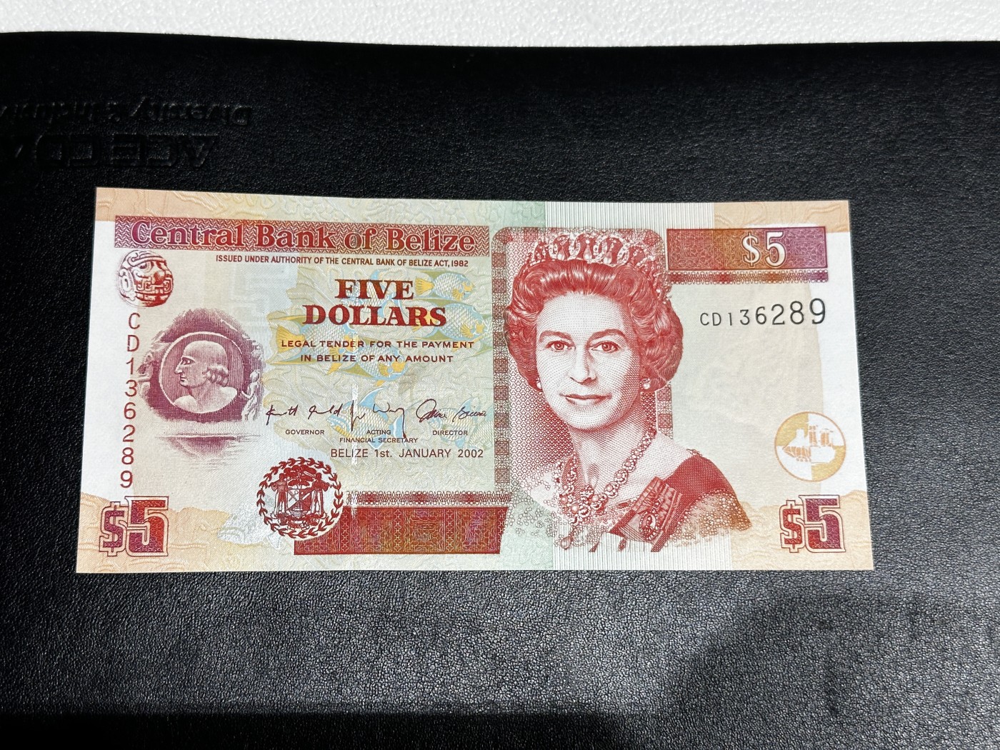 《外钞收藏家》第三百三十二期 加勒比四国专场（伯利兹/巴哈马/巴巴多斯/开曼） 伯利兹2002年5元（P61） 全新UNC