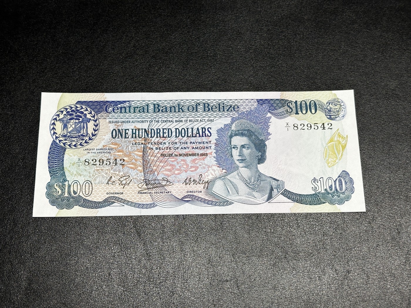 《外钞收藏家》第三百三十二期 加勒比四国专场（伯利兹/巴哈马/巴巴多斯/开曼） 伯利兹1983年100元（P50），最高面值，极少  全新UNC