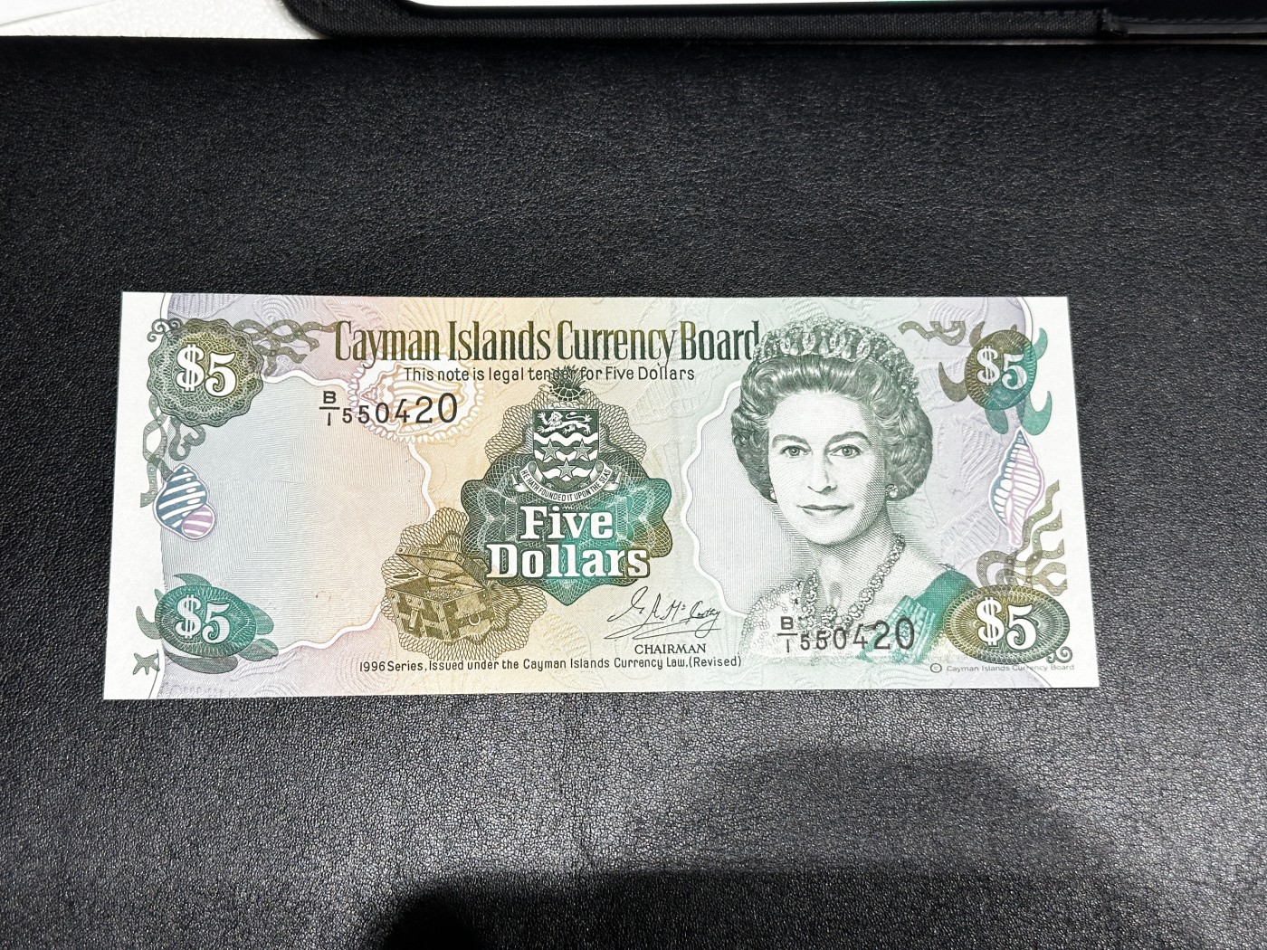 《外钞收藏家》第三百三十二期 加勒比四国专场（伯利兹/巴哈马/巴巴多斯/开曼） 开曼群岛1996年5元（P17） 全新UNC