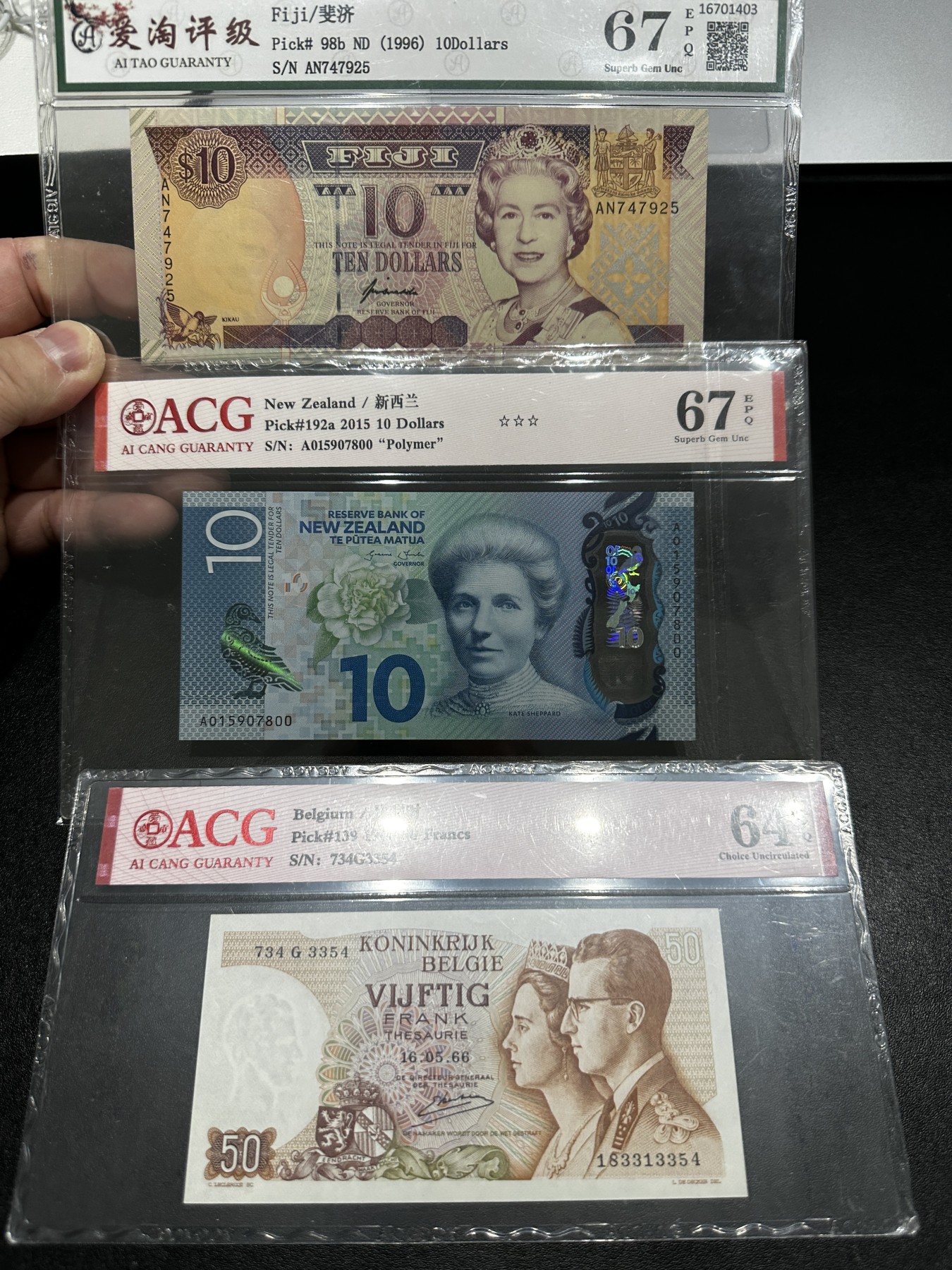 《外钞收藏家》第三百三十一期 斐济、新西兰、比利时 三张一起 爱藏评级