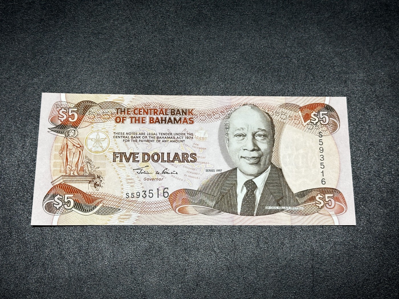 《外钞收藏家》第三百三十二期 加勒比四国专场（伯利兹/巴哈马/巴巴多斯/开曼） 巴哈马1997年5元（P63） 全新UNC