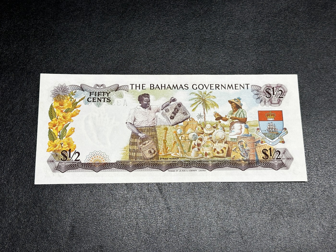 《外钞收藏家》第三百三十二期 加勒比四国专场（伯利兹/巴哈马/巴巴多斯/开曼） 巴哈马1965年1/2元，双签（P17） AU品相