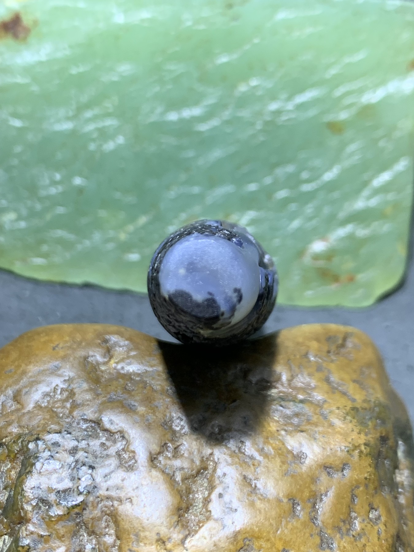 精美亚光高玉化巴西玛瑙手工俏色巧雕海底世界吊坠（把件）一个！