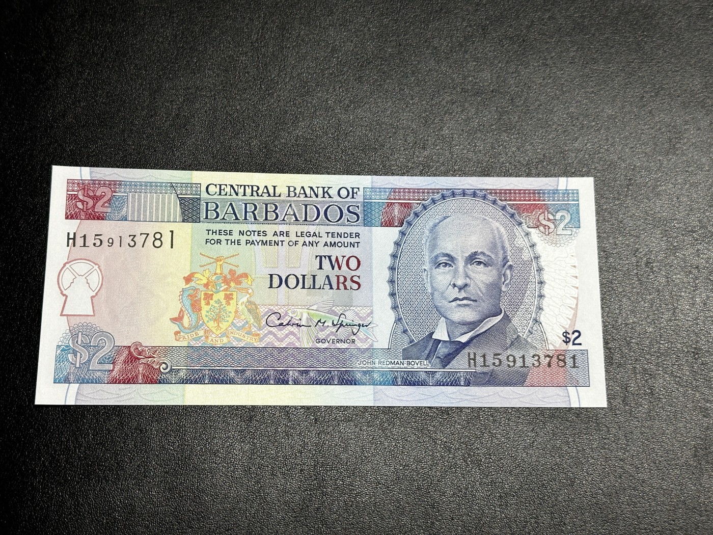 《外钞收藏家》第三百三十二期 加勒比四国专场（伯利兹/巴哈马/巴巴多斯/开曼） 巴巴多斯1995年2元（P46），俗称刘德华 全新UNC