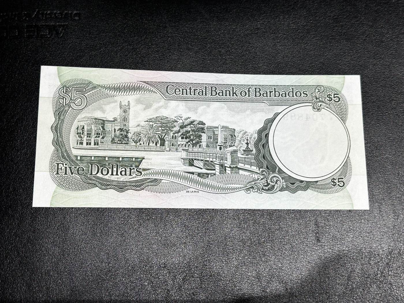 《外钞收藏家》第三百三十二期 加勒比四国专场（伯利兹/巴哈马/巴巴多斯/开曼） 巴巴多斯1993年5元（P43） 全新UNC